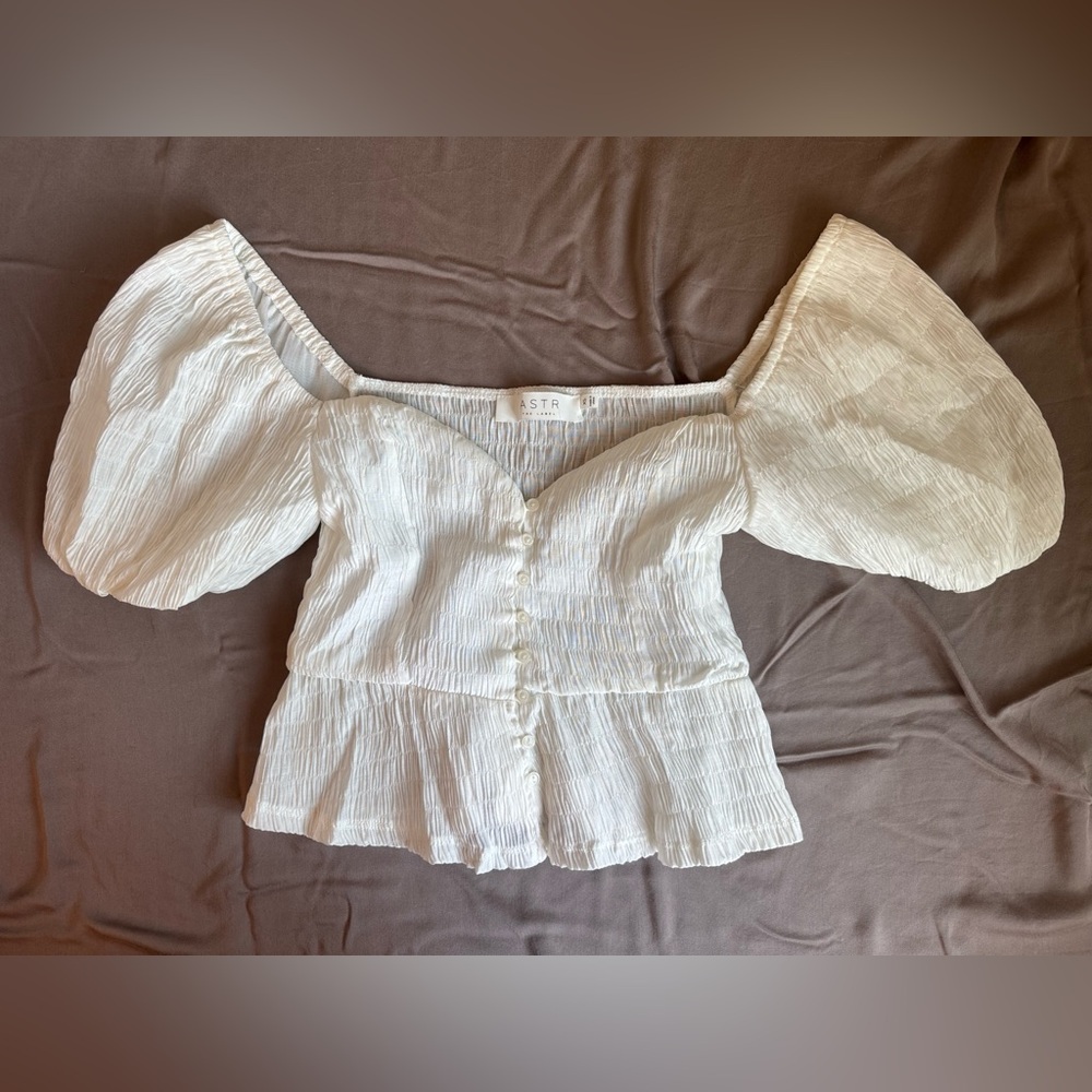 Astr the Label white ruched cropped blouse with puffy sleeves